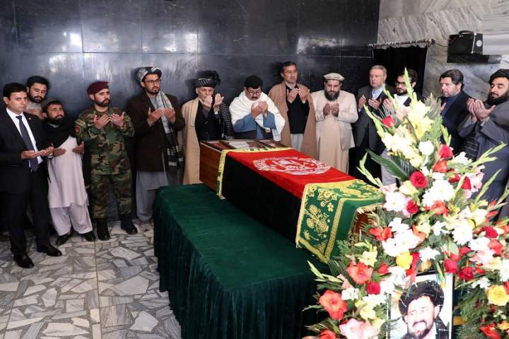 پیکرعبیدالله بارکزی با حضور مقامات ارشد حکومتی در کابل به خاک سپرده شد