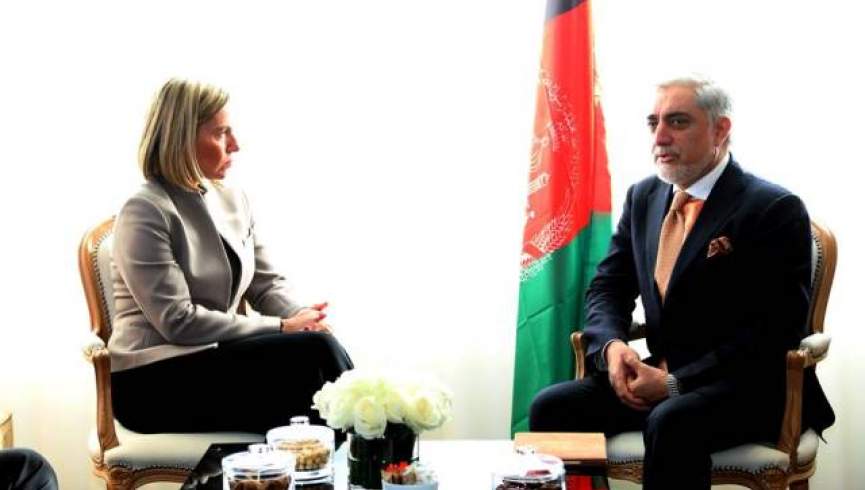 عبدالله در دیدار با موگرینی در کابل؛ صلح به معنای عقب‌گرد افغانستان نخواهد بود