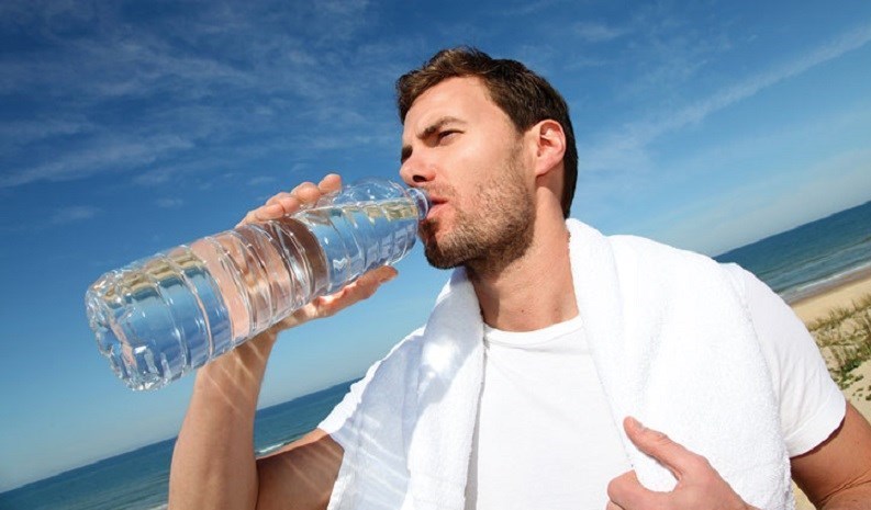 ۱۷ نکته درباره نوشیدن آب از دیدگاه طب سنتی و اسلامی