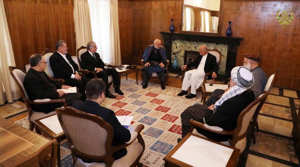 Afghan president, politicians discuss peace process