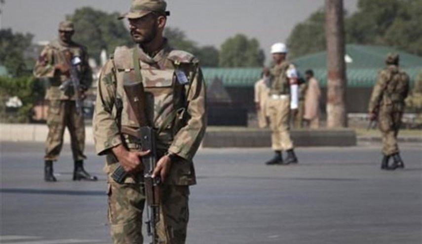 حمله افراد مسلح ناشناس به یک بس در پاکستان