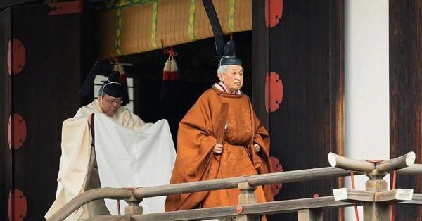 امپراتور جاپان از مقام خود کناره‌گیری کرد