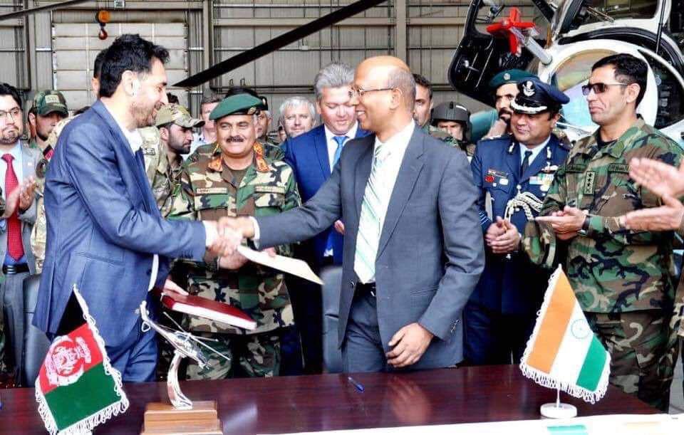 هند دو فروند طیاره MI-35 را به نیروهای هوایی  افغانستان اهدا کرد