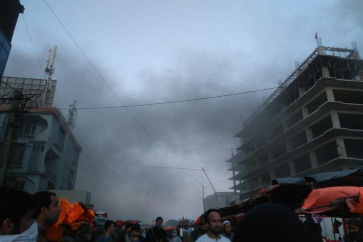 آتش سوزی در مارکیت ثمر شهر مزار شریف شعله ور تر شد