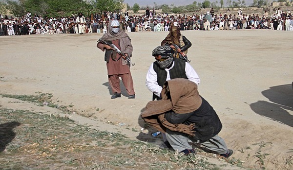 تیرباران یک دختر و پسر در یک محکمه صحرایی توسط طالبان در غور