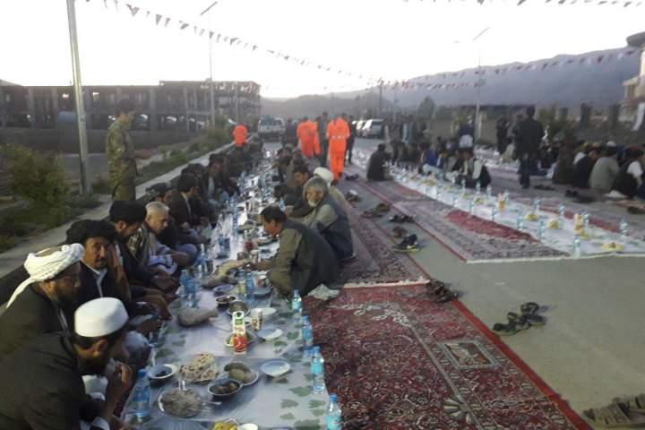 بنیاد تیکا مربوط کشور ترکیه برای 400 تن از شهروندان بامیان افطاری داد