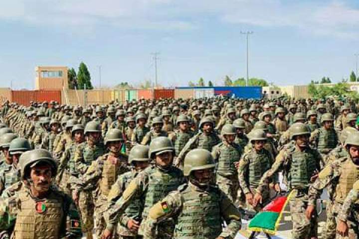 هزار سرباز تازه‌نفس از مرکز آموزشی قول اردوی 215 میوند فارغ شدند
