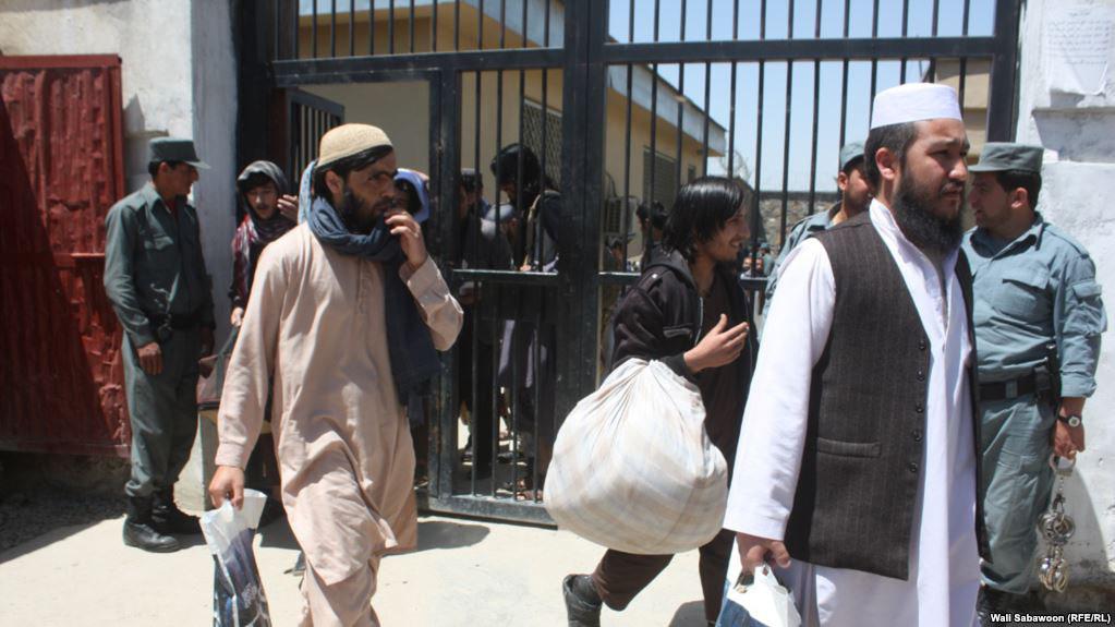 Ashraf Ghani releases hundreds of Taliban prisoners without conditions