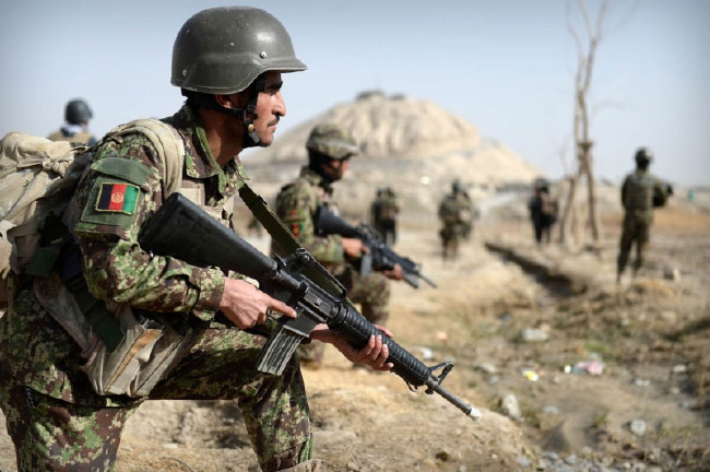 نیروهای امنیتی نظاره کننده رفت و آمد اعضای طالبان به مزار شریف