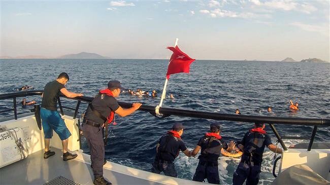 12 killed as refugee boat sinks off western Turkey