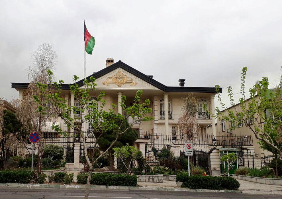 پایان فعالیت 7 کارمند محلی در سفارت افغانستان در تهران/ منابع: اخراج کارمندان از یک قوم مشخص حقیقت ندارد