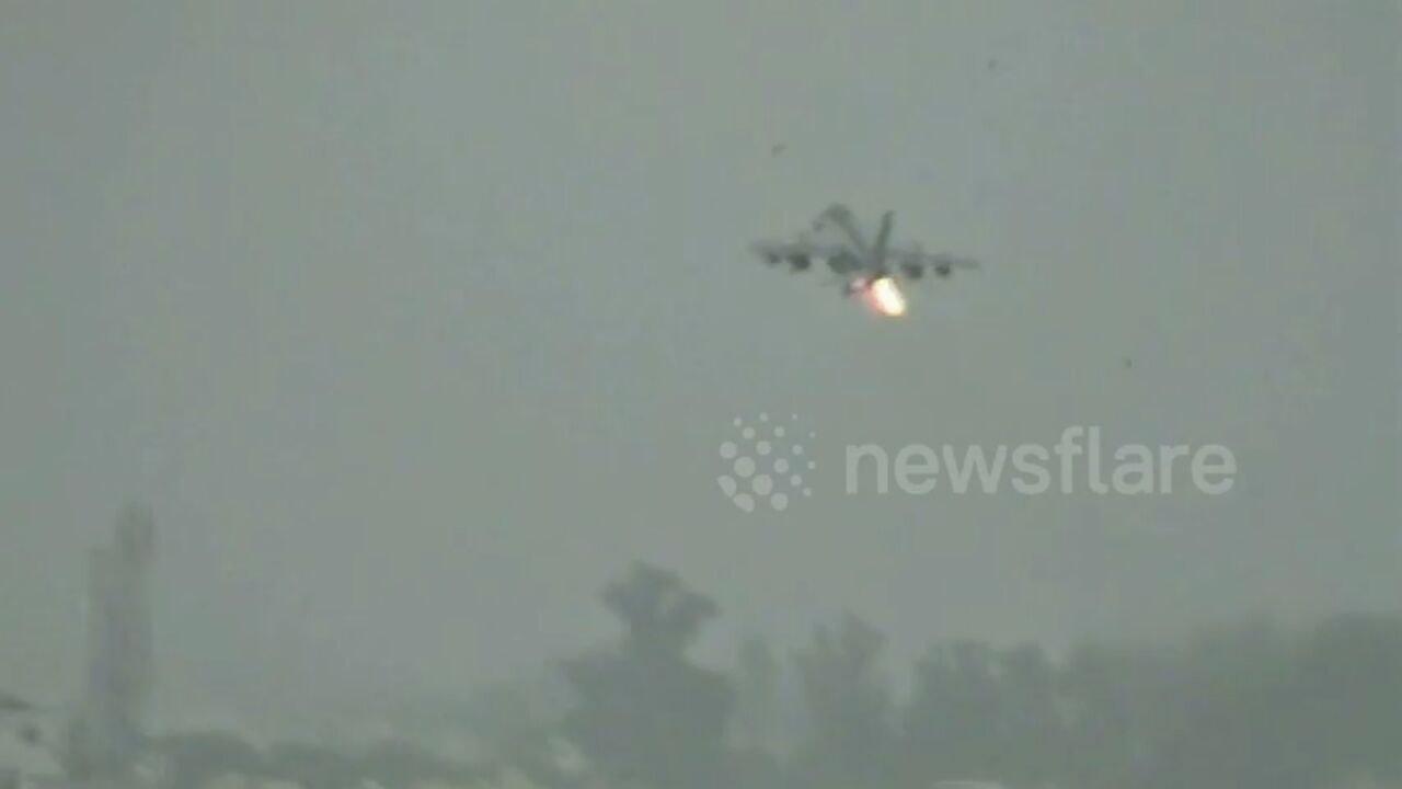 یک جنگنده امریکایی پس از برخورد با چند پرنده، به مناطق مسکونی بمب پرتاب کرد! + فیلم  
