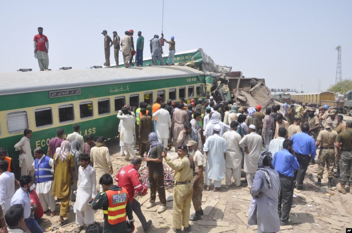 ۱۱ کشته و ۸۰ زخمی در تصادم قطار در پاکستان