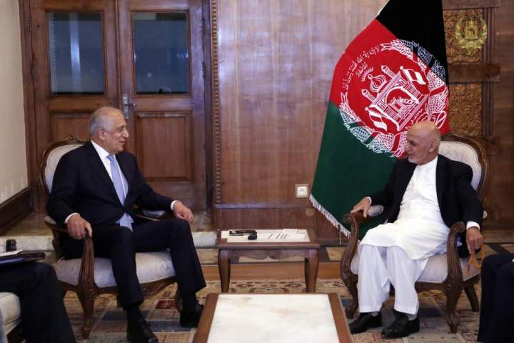 رئیس‌جمهور غنی با زلمی خلیل‌زاد دیدار کرد / خلیل‌زاد برای مدتی در کابل می‌ماند