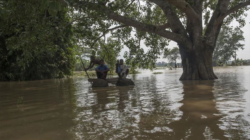 Floods kill 98, displace thousands across India