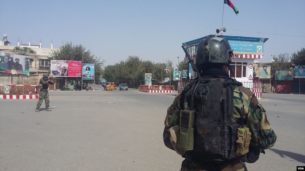 تکمیلی/ 9 زخمی در حمله انتحاری چوک شهر قندوز؛ فرمانده پولیس قندوز نیز زخمی شده است