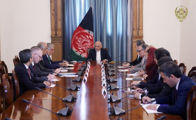 US envoy briefs Afghan’s President on Taliban talks