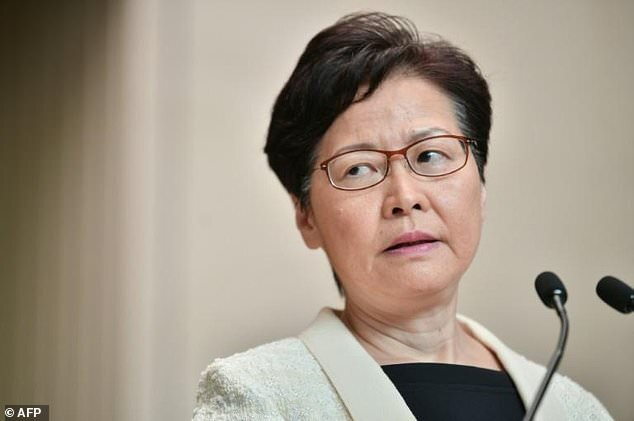 رهبر هنگ کنگ لایحه استرداد مظنونان به چین را پس گرفت