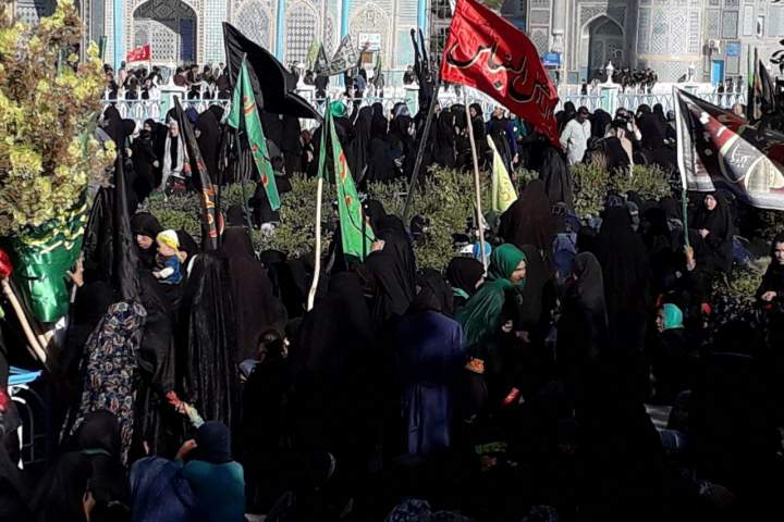 حضور گسترده زنان در مراسم عاشورای حسینی امسال در روضه حضرت علی (ع) در مزارشریف