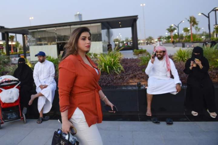 حجاب برای گردشگران زن در عربستان اجباری نیست