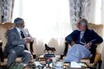 پاکستان سفیر په کابل کې حکومت اجرایی رئیس سره وکتل
