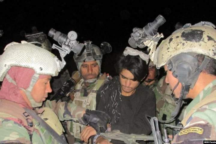 دفاع وزارت:افغان ځواکونو د طالبانو له ۱۱ زندانونو ۴۰۰ بندیان ازاد کړي