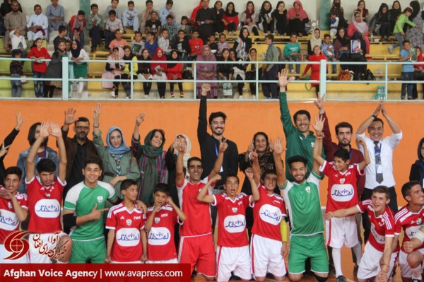 گزارش تصویری/ حضور و بازی تیم ملی فوتسال در میان کودکان و نوجوانان پرورشگاه شمسه کابل  