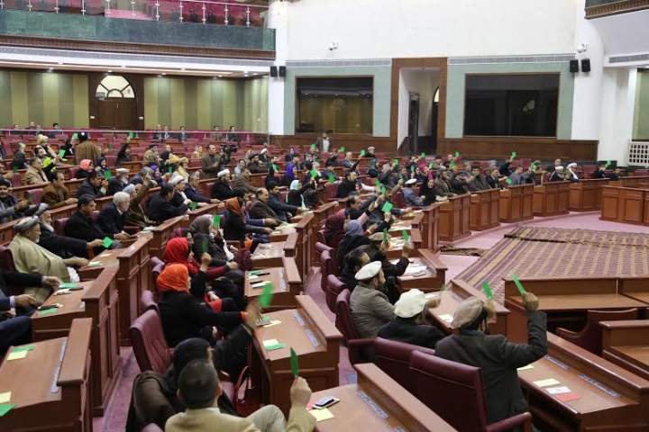 مشاجره لفظی نمایندگان کار مجلس را مختل کرد