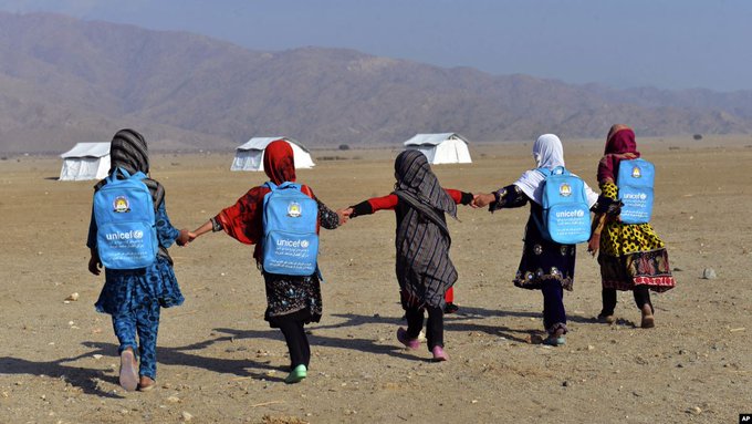 افغانانو له معارف سره څه باندې ۶سوه میلیونه افغانۍ مرسته کړې