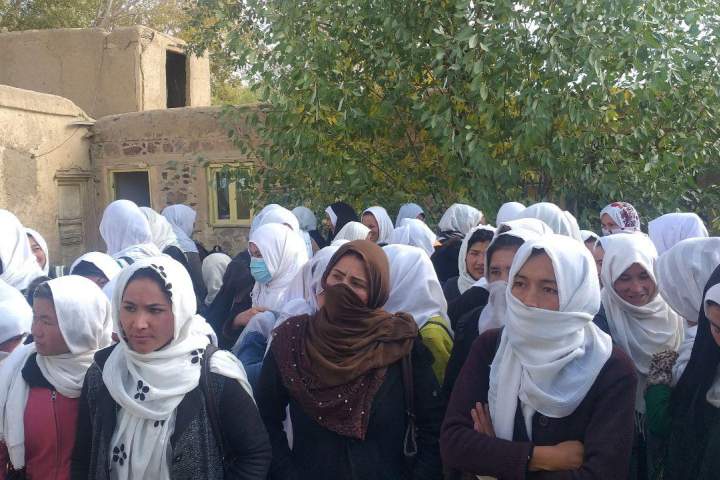 اعتراض و دادخواهی صدها دانش‌آموز دختر در بامیان