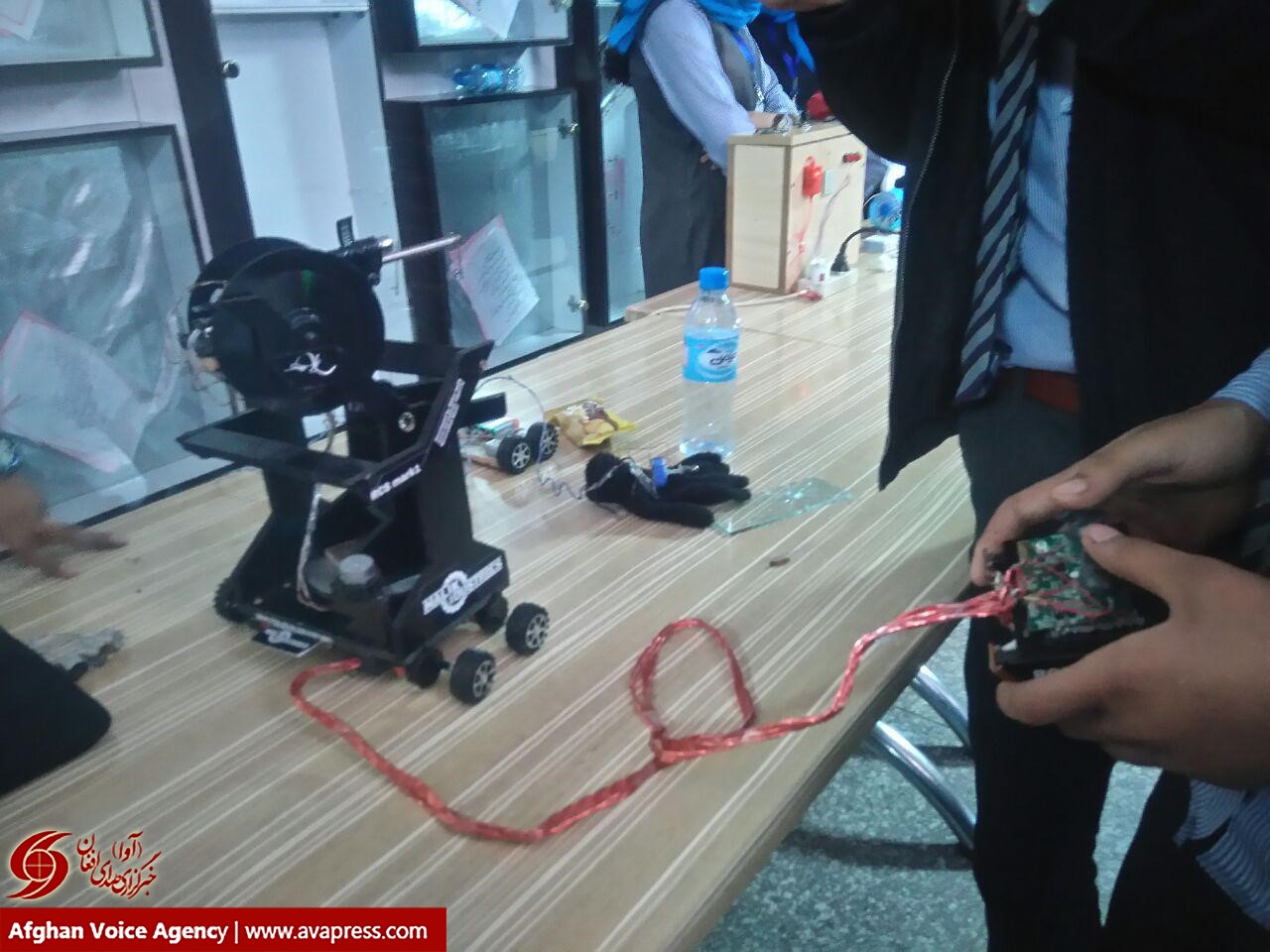 از ساخت ربات تا ماشین‌ لباس‌شویی؛ نمایشگاهی از ابتکارات دانش‌آموزان در بلخ!
