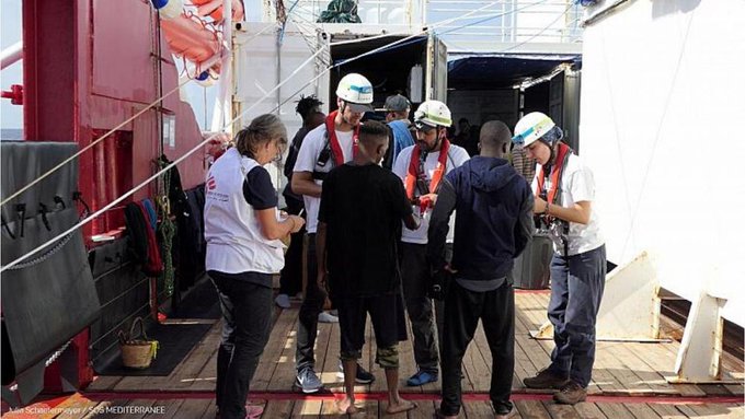 ۱۰۴ پناهجو همچنان در کشتی وایکینگ گرفتارند