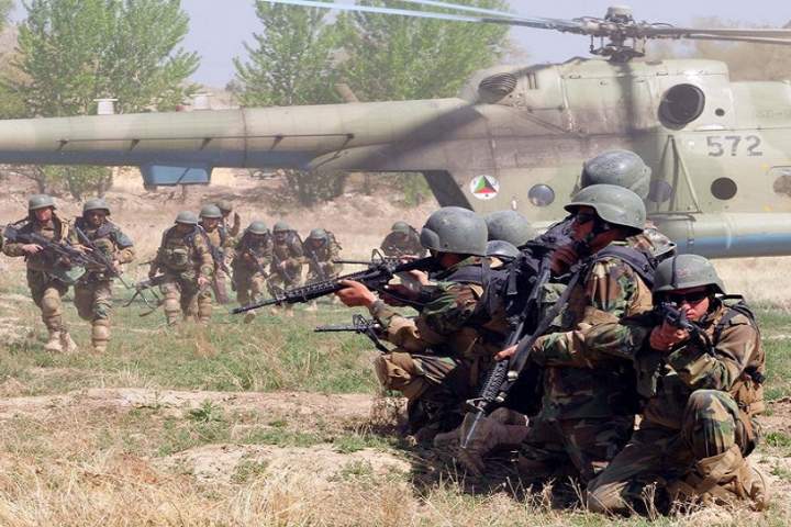 محاصره بیش از 300 سرباز در فاریاب و فراه توسط طالبان / رئیس ستاد ارتش برای کاهش نا امنی‌ها برنامه ندارد!
