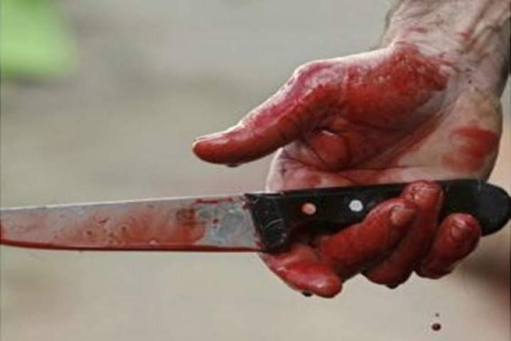 یک مرد خانم‌ش را در صحن محکمه ابتدائیه شهر کابل با چاقو کشت