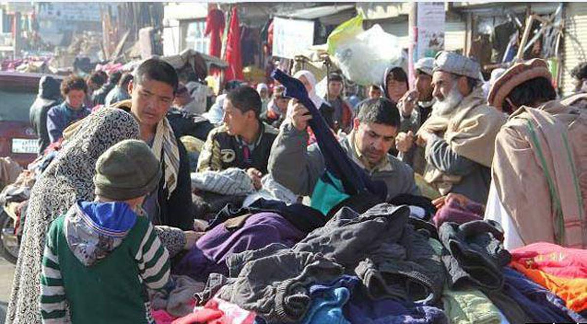 افزایش دست فروشان درپیاده روها و جاده های شهر کابل