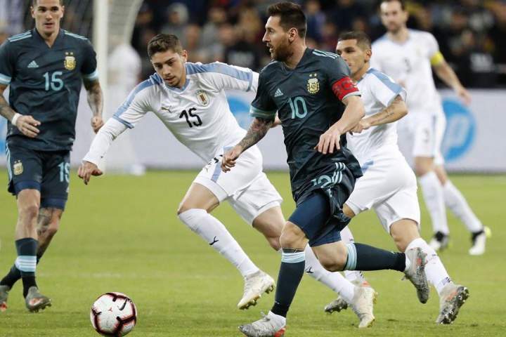 به لطف گل دقایق پایانی مسی، آرجنتاین از شکست مقابل اروگوئه گریخت