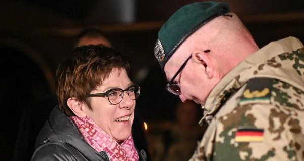 German Defense Minister Calls for Extension of NATO Mission in Afghanistan