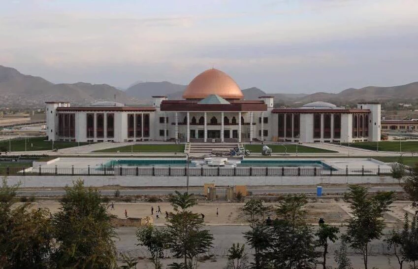 خلیل‌زاد برای تشکیل حکومت "چند سره" به کابل آمده است!