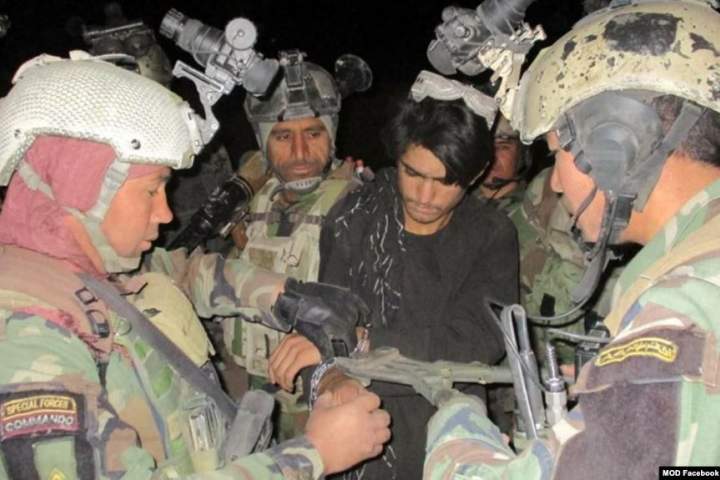 دفاع وزارت: ۱۲ تنه غیری نظامیان په ارزګان کې د طالبانو بند څخه آزاد کړل شو