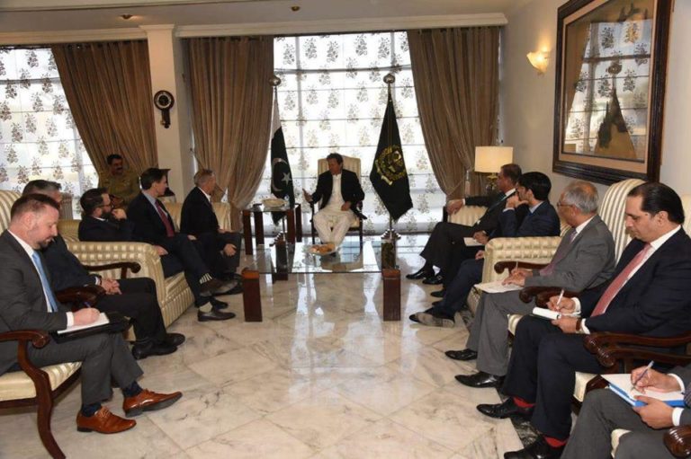 US Senator Discusses Afghanistan Peace Process with Pakistani PM