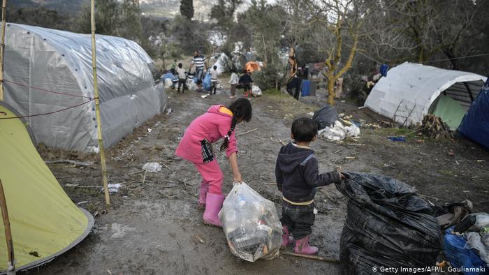 کمیسیون اتحادیه اروپا خواستار پذیرش مهاجران زیر سن از جزایر یونان شد