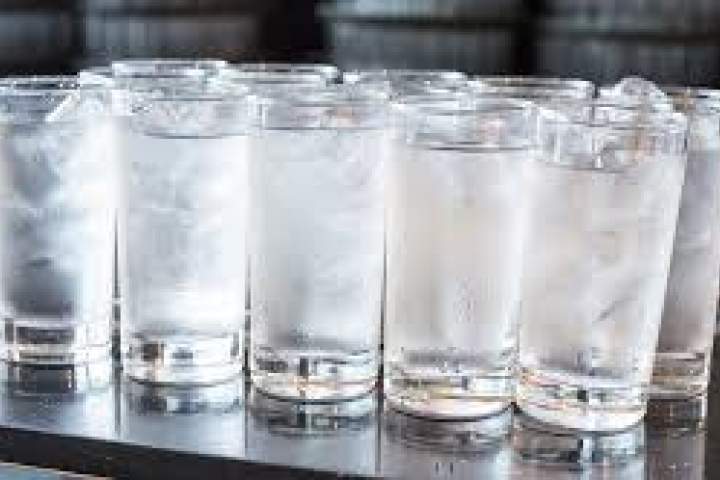 اثرات منفی نوشیدن آب سرد