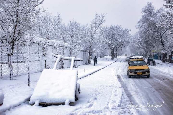 بارش برف زمستانی در سایه خوشحالی و نگرانی شهروندان کابل