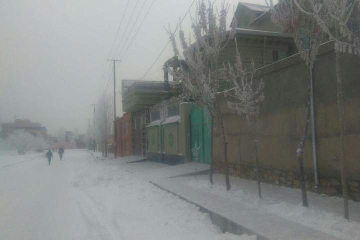 انتقاد شهروندان غزنی از بی توجهی شهرداری نسبت به برف پاکی داخل شهر