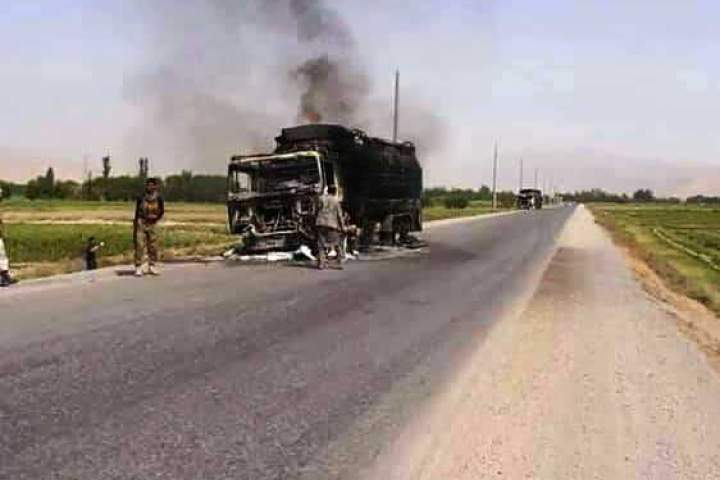 طالبان یک تانکر تیل را در مسیر شاهراه جوزجان ـ بلخ آتش زدند