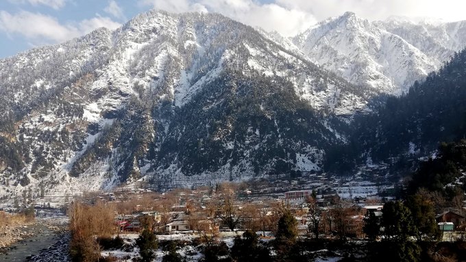Avalanches Sweep Through Villages in Kashmir, Killing at Least 55