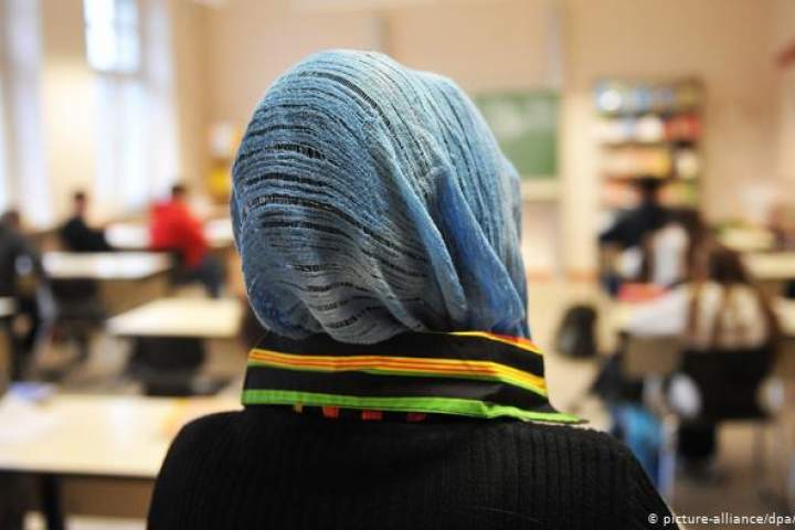 آلمان: د حجاب پر موضوع بحث پر فزیکي شخړې بدل شو