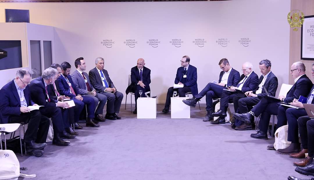 صحبت رییس جمهور غنی با خبرنگاران ارشد رسانه های بین المللی در حاشیه اجلاس مجمع جهانی اقتصاد در شهر داووس سوییس