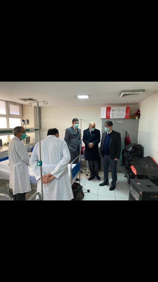 معین وزیر صحت از شفاخانه انتانی میدان هوایی حامد کرزی بازدید کرد