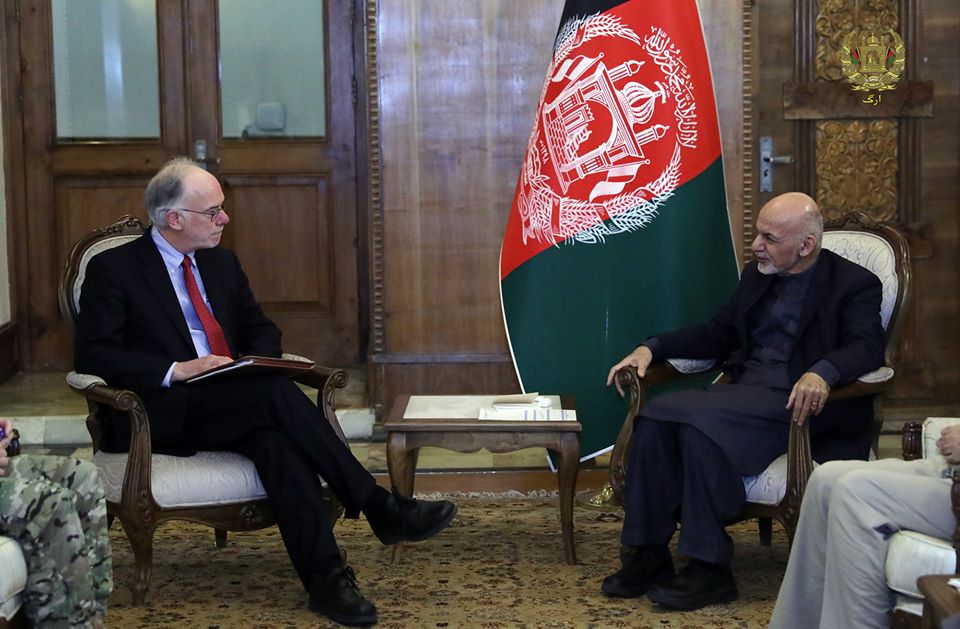 Afghan President briefed by US officials on peace talks with Taliban
